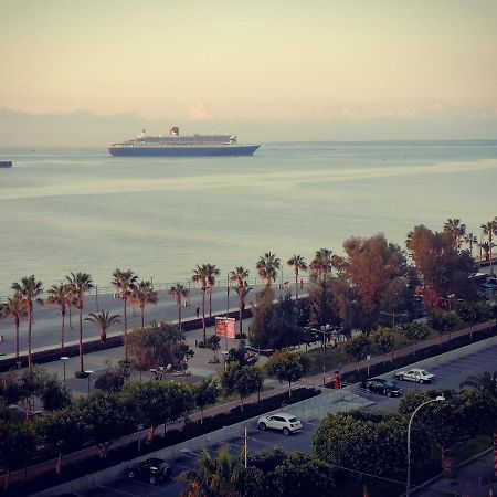 A City-Center Seaview Penthouse At Oceanic Limisso Esterno foto