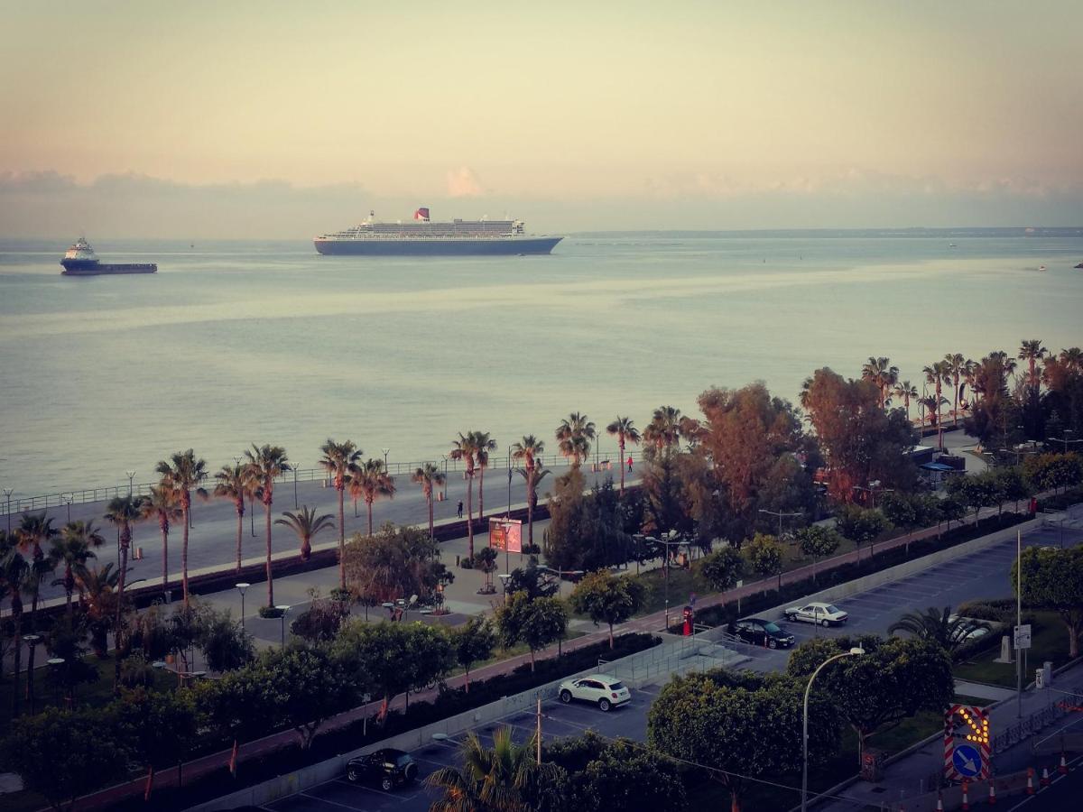 A City-Center Seaview Penthouse At Oceanic Limisso Esterno foto