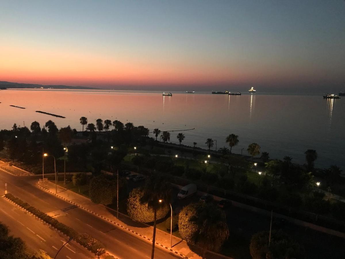 A City-Center Seaview Penthouse At Oceanic Limisso Esterno foto