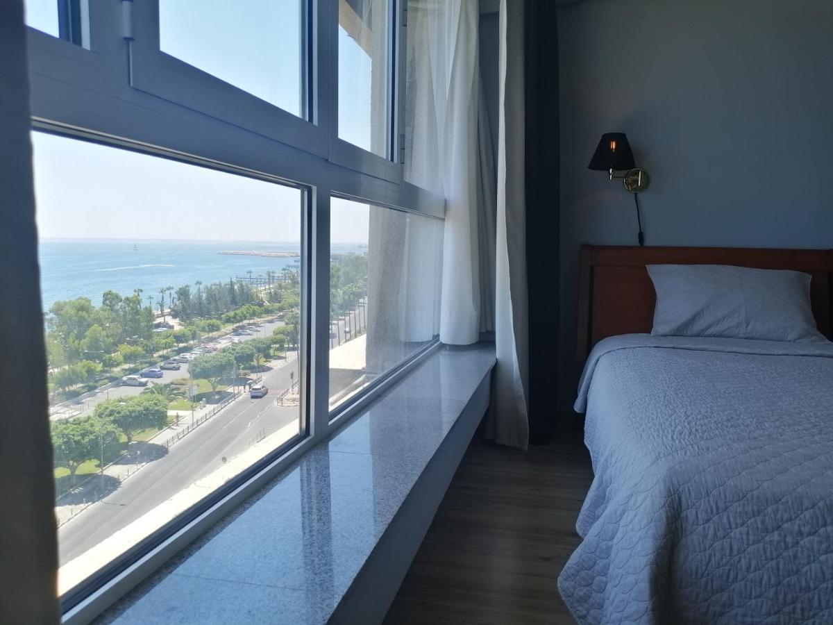 A City-Center Seaview Penthouse At Oceanic Limisso Esterno foto